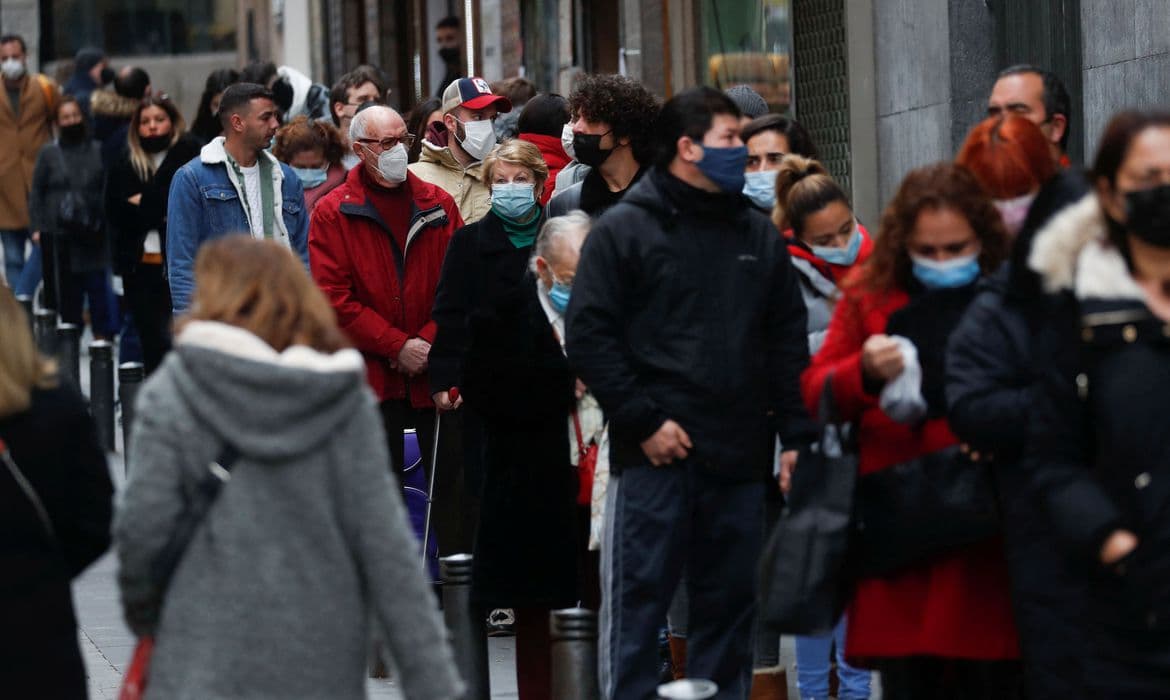 Espanha se prepara para acabar com obrigação de máscara ao ar livre
