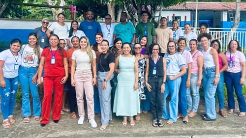 Secretária Luanna Figueiredo coordena ação social que leva serviços da assistência à Vila de Tesourinhas, em Ibirataia