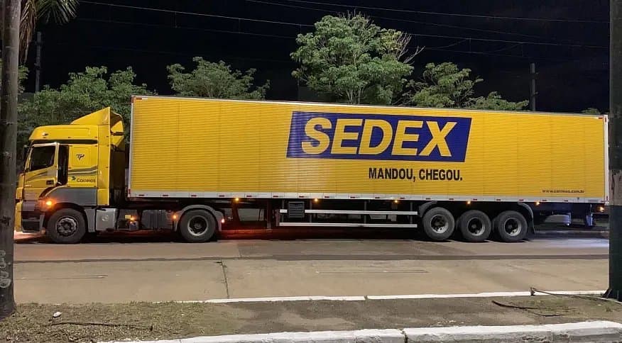 Polícia apreende R$ 3 milhões em drogas dentro de caminhão dos Correios
