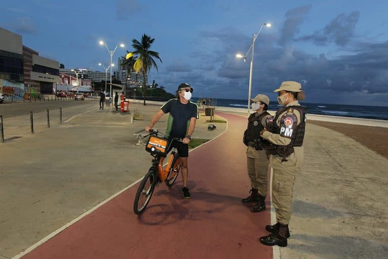 Ministro do STF dá 10 dias para que governo da Bahia forneça informações sobre toque de recolher