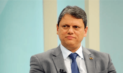 Tarcísio de Freitas lidera disputa presidencial contra Lula, aponta pesquisa Futura Inteligência
