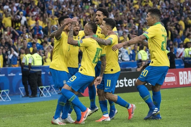 Com gols de Everton Ribeiro e Neymar, Brasil vence Peru e segue 100%