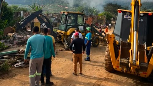 Ibirataia: Prefeitura inicia demolição de casas na "Baiuca" após realocação de famílias para moradias populares