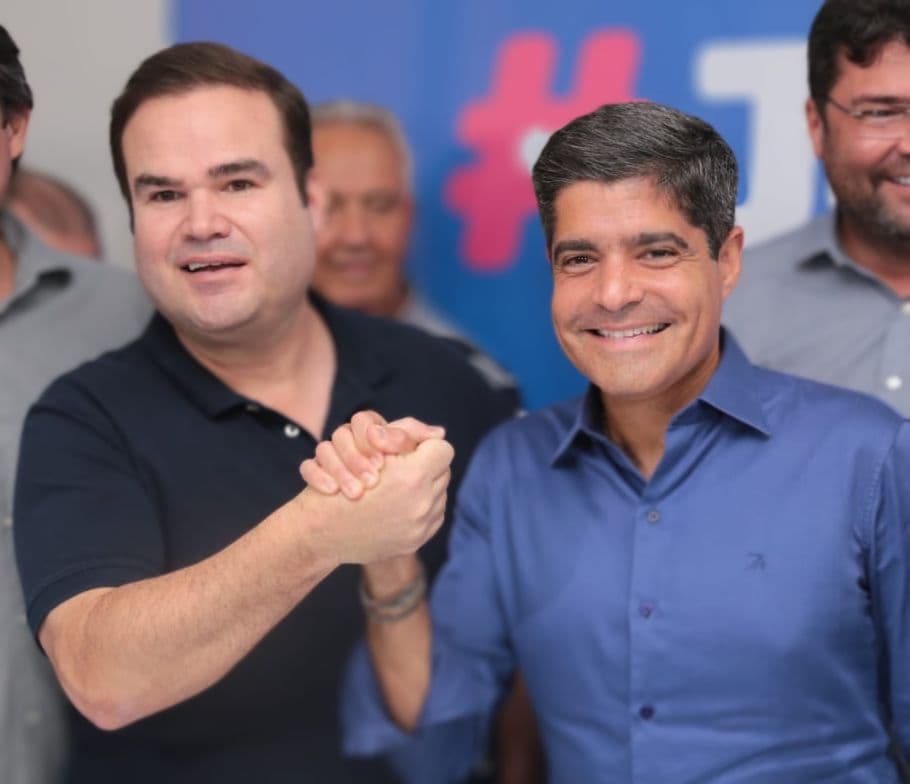 ACM Neto e Cacá Leão conversam com a imprensa nesta quinta-feira (02) durante visita à Bahia Farm Show
