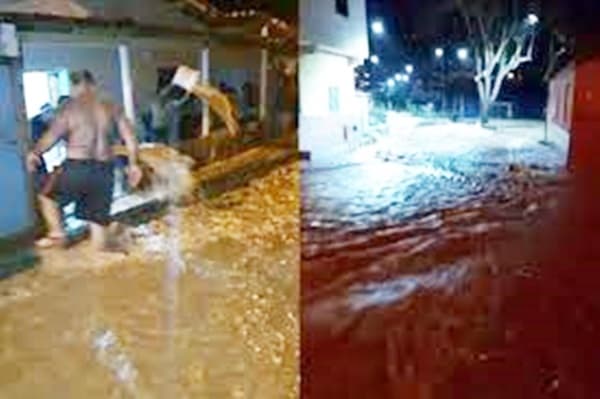 Casas são inundadas pelas águas sujas das ruas devido forte chuva no sul da Bahia