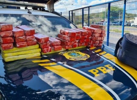 Jequié: Passageira de ônibus é presa com 35 kg de maconha em mala