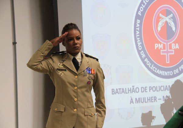 Tenente-coronel é primeira mulher a comandar um batalhão na história da PMBA