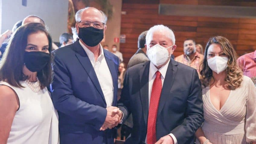 Lula e Alckmin têm primeiro encontro público e se alinham para formação de chapa