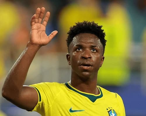 Vinícius Júnior iguala lendas e alimenta esperança de título do Brasil na Copa do Mundo