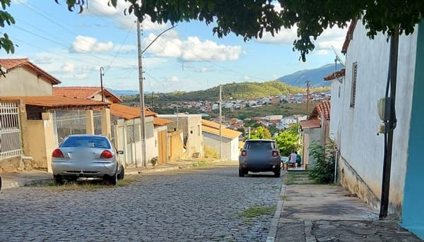 Homem é encontrado morto dentro de casa em cima de panela de óleo quente