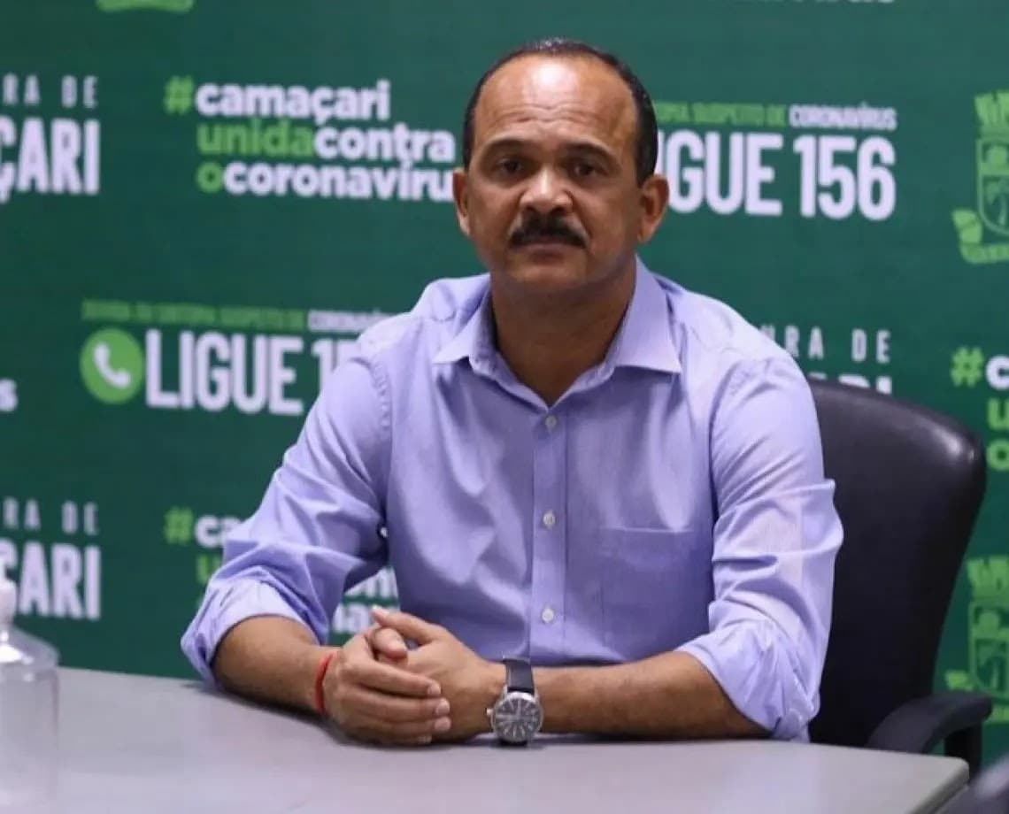Prefeito de Camaçari, Elinaldo tem carro atingido por tiros durante tentativa de assalto