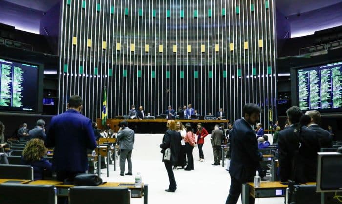 Câmara dos Deputados aprova em 1º turno PEC do Piso Salarial para Enfermagem