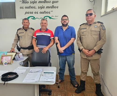 Ibirataia: Valdo Silva e o Vereador Ravi Machado e o comando da PRE buscam soluções para a questão dos animais soltos nas rodovias