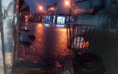 Ventos fortes e chuva de granizo atingem cidade da Barra