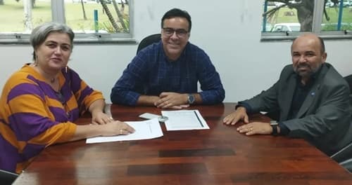 Presidente da Fundação Hospitalar de Ibirataia e Márcio Fatel se reúnem em salvador com Sandro Futuca em busca de melhorias para a instituição