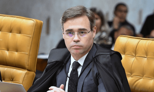 Avião com ministro André Mendonça tem decolagem cancelada após falha mecânica