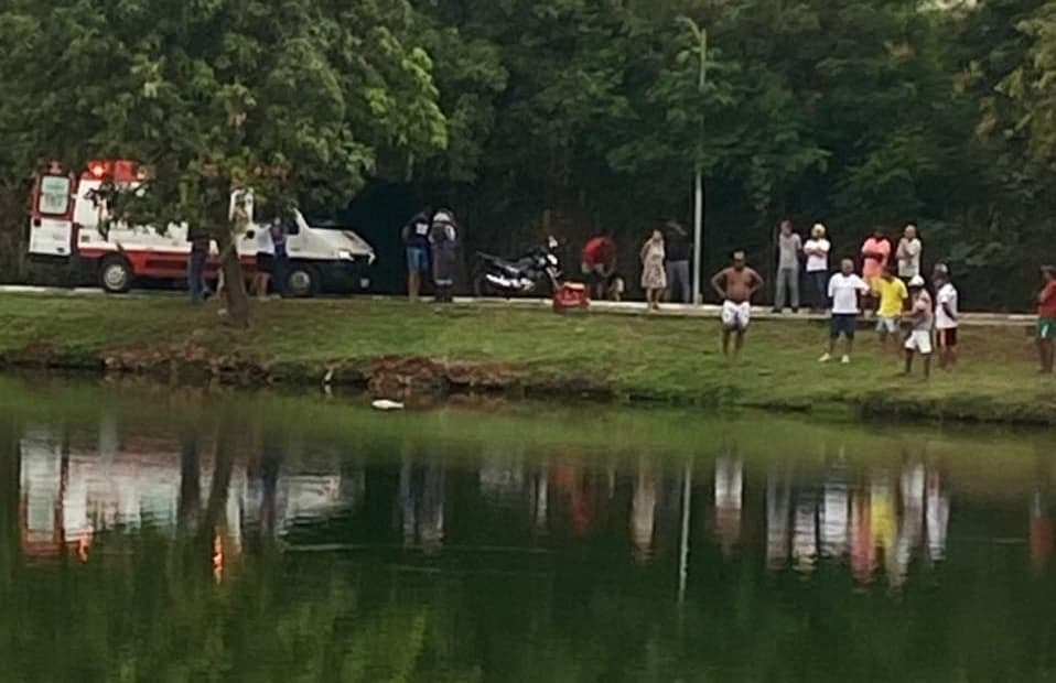Corpo de uma mulher é encontrado boiando em lagoa em cidade baiana neste domingo, 20