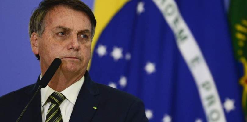 Bolsonaro afirma que Exército pode ir para a rua acabar com 'covardia de toque de recolher'