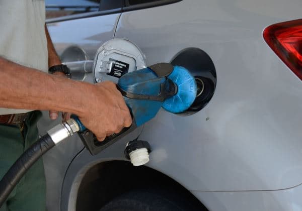 Gasolina cairá de R$ 7,21 para R$ 5,56, caso proposta seja aprovada