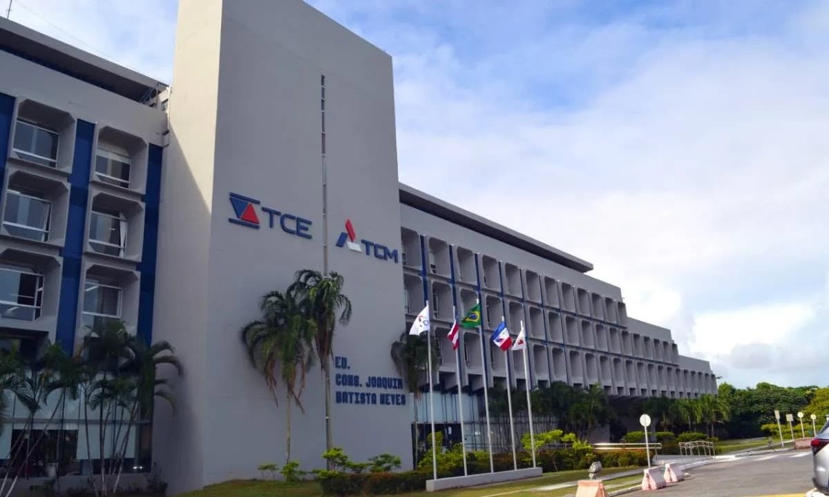 Tribunal de Contas do Estado da Bahia abre vagas com salários de até R$ 10,3 mil