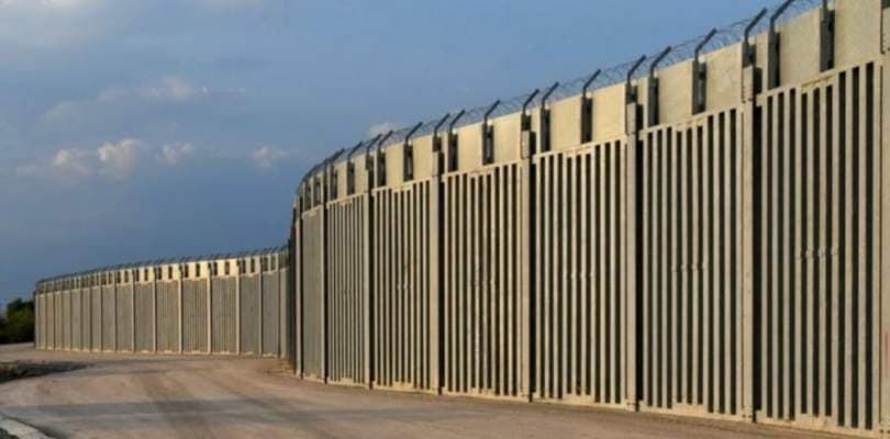 Grécia instala muro de 40km para impedir entrada de afegãos refugiados do Talibã