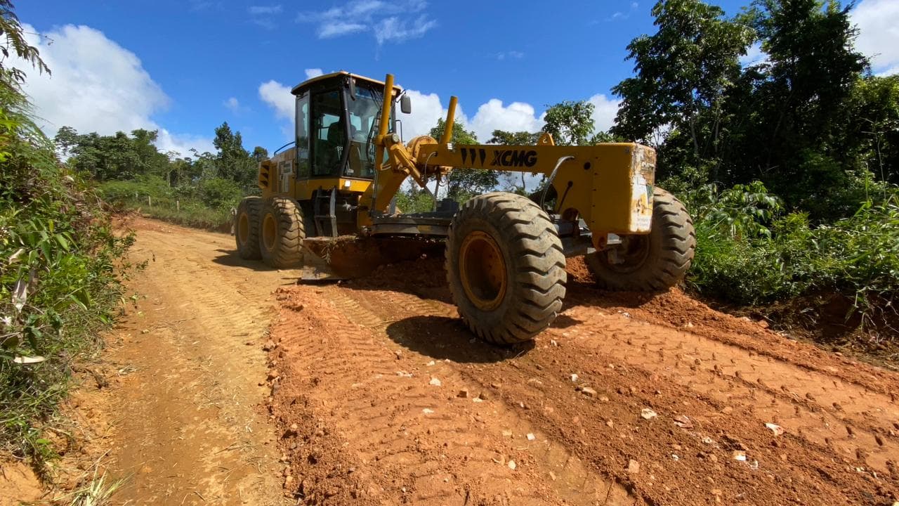 Prefeitura de Ibirataia finaliza patrolamento e cascalhamento na região do Chaparral