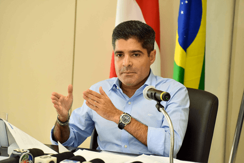 ACM Neto participa de debate sobre futuro do cacau com produtores em Ipiaú