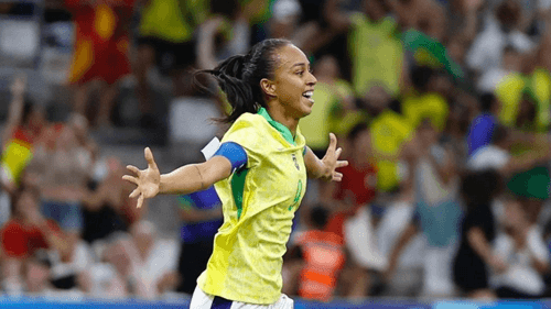 Brasil derrota Espanha e garante lugar na final do futebol feminino