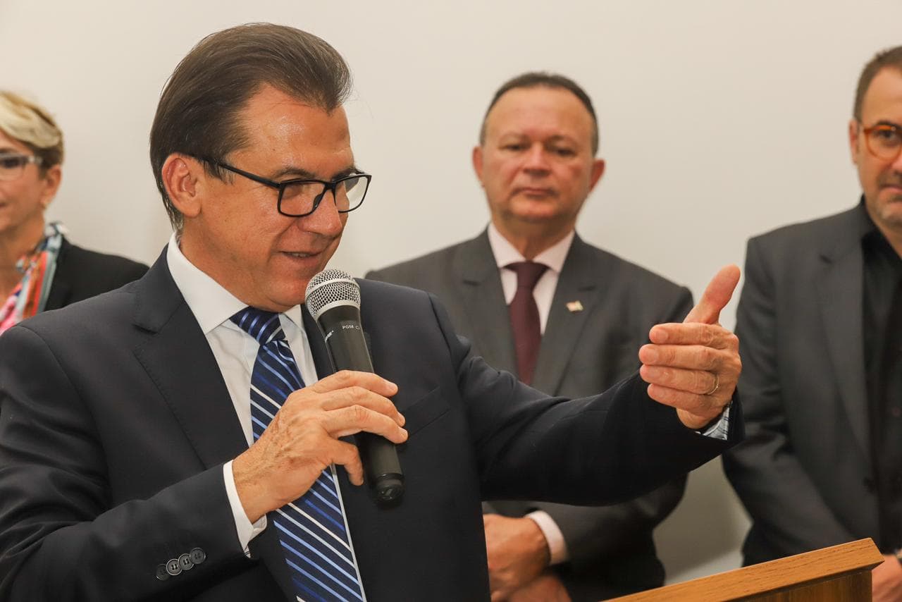 Ministro diz que deve fechar em breve nova política de valorização do salário mínimo