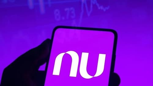 Nubank encerra benefício gratuito e mudança gera reação entre clientes no Brasil