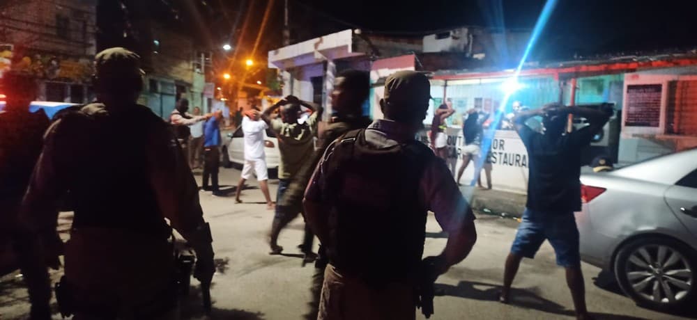 Festa clandestina com cerca de 200 pessoas é encerrada em Lauro de Freitas, na região metropolitana de Salvador