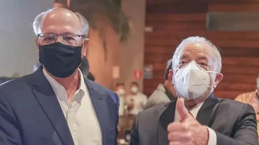 Alckmin exalta Lula aos gritos em evento com centrais sindicais