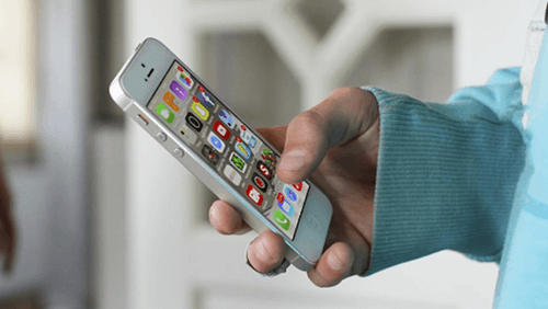 Governo Lula prepara medida para banir o celular nas escolas