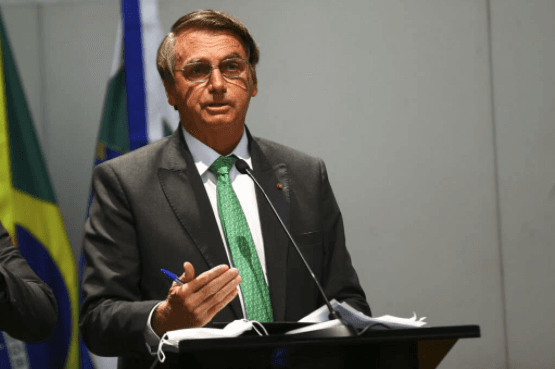 Bolsonaro passa mal e precisa ser levado às pressas a hospital