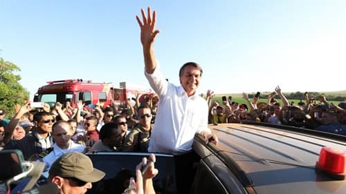 Bolsonaro é internado com dores abdominais durante visita ao Nordeste