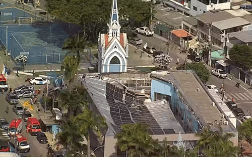 Teto de igreja desaba durante distribuição de cestas básicas e deixa dois mortos e feridos