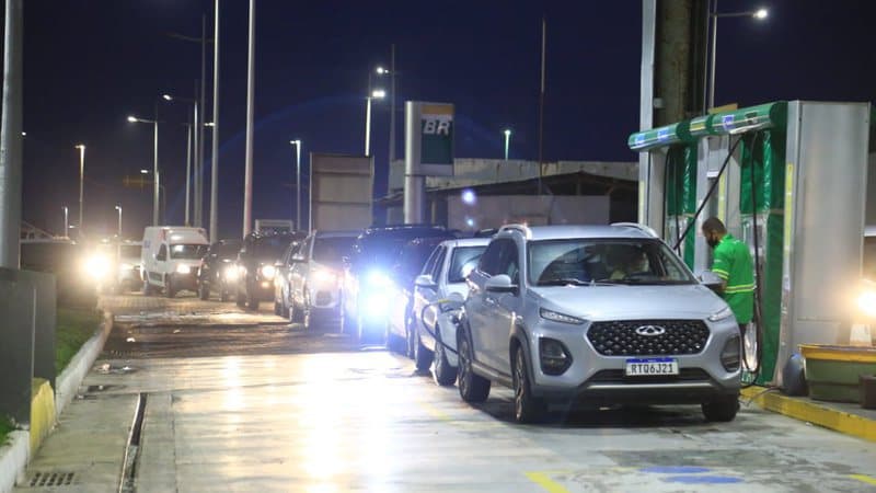Litro da gasolina na Bahia se aproxima de R$ 9; maior preço já registrado em todo o Brasil