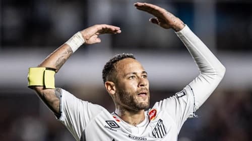Neymar tem bela atuação em reestreia pelo Santos e quase faz golaço
