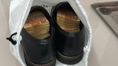 Dinheiro no sapato: vereador alvo da Operação Overclean é flagrado com cédulas de R$ 20