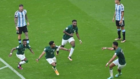 Argentina perde de virada para a Arábia Saudita na estreia da Copa