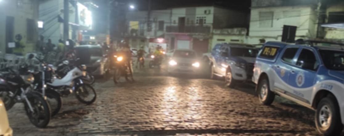 Cinco suspeitos morrem e policial é baleado no centro de Ipiaú