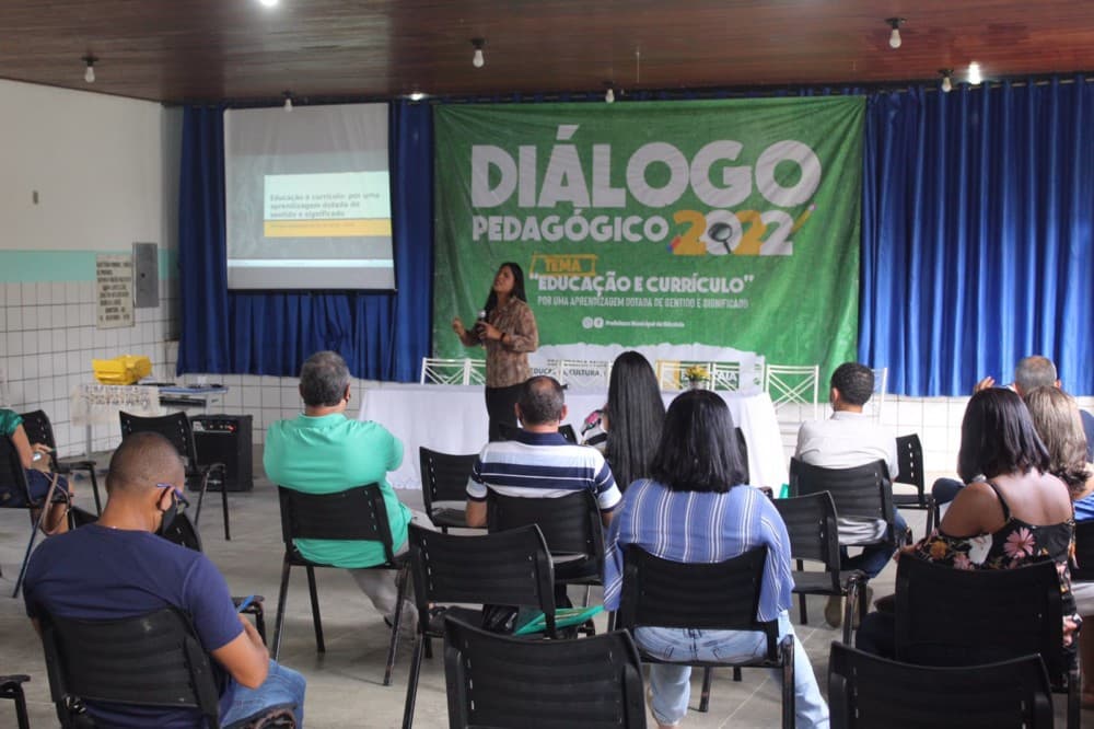 Diálogo Pedagógico discute Educação e Currículo Escolar