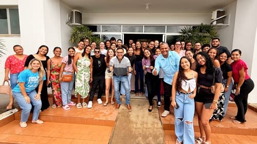 Ibirataia: Prefeitura entrega carteiras a universitários e reforça transporte gratuito