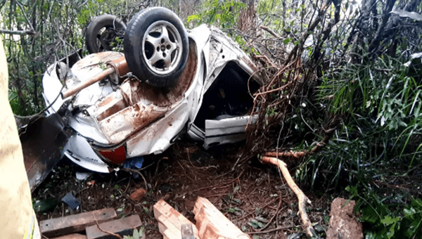 Homem desaparecido há dois dias é encontrado em carro capotado