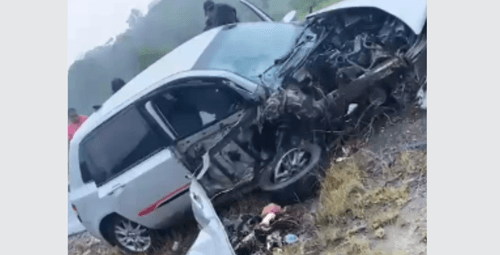 Ibirataia: Motorista perde controle de carro e bate em cerca na entrada de Tesourinhas