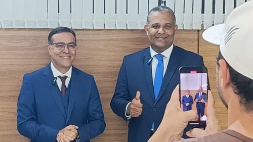 Sandro Futuca e Caio Pina são empossados como Prefeito e Vice-prefeito de Ibirataia