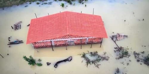 Conquista: Rompimento de adutora da Embasa na Estiva causa alagamento e deixa moradores sem água