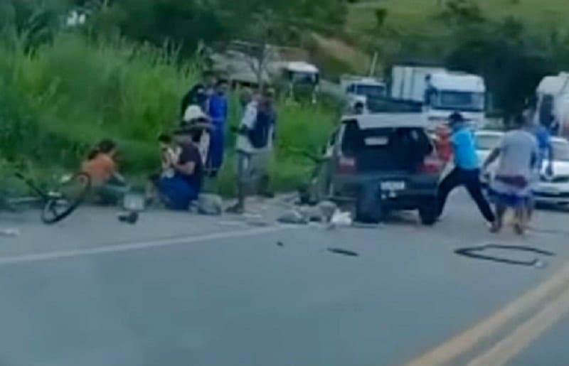 Batida entre carro e carreta deixa um morto e três feridos na BR 101
