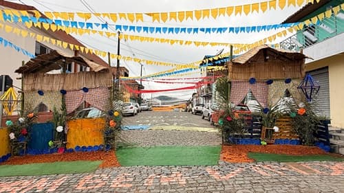 Ibirataia: Cidade entra no clima de festa com moradores enfeitando as ruas para o concurso “Na Minha Rua Tem Arraiá!”.