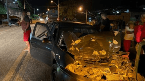 Ubatã: Homem fica ferido após colisão entre carro de passeio e caminhão na BR-330
